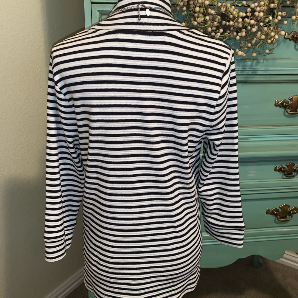 Sale! 💕Crown & Ivy Ribbed Striped Top - Picture 4 of 6